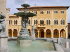La piazza di San Costanzo La piazza di San Costanzo