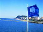 Rincofermata la bandiera blu per le spiagge pesaresi Rincofermata la bandiera blu per le spiagge pesaresi