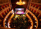 Il salone allestito a sala da ballo al Teatro La Fortuna di Fano