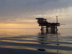 piattaforma, trivelle per l'estrazione di gas e petrolio in mare, ambiente, energia