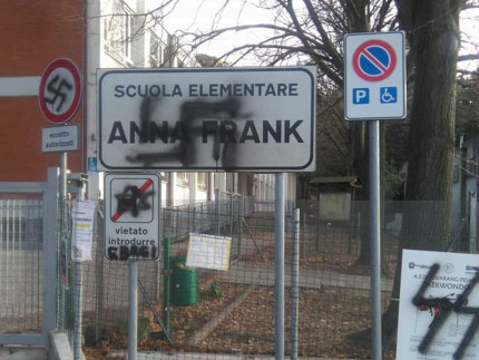 Imbrattata la scuola Anna Frank di Pesaro
