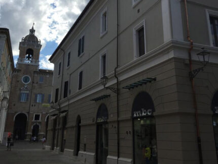 Riqualificazione operata da ditta Marinelli Sisto srl a Senigallia su edificio storico tra via dei Commercianti e corso II Giugno