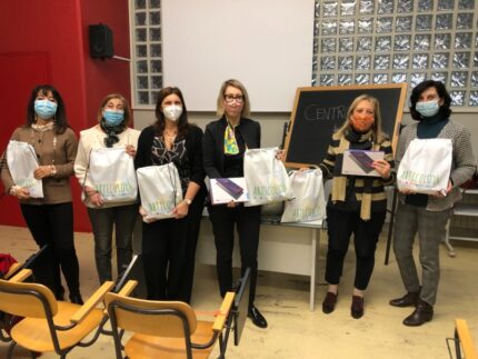 Donazione kit scuola e tablet