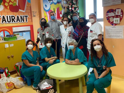 Francesco Gulini con le befane di Urbania