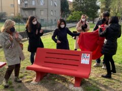 Nuova panchina rossa installata a Pesaro