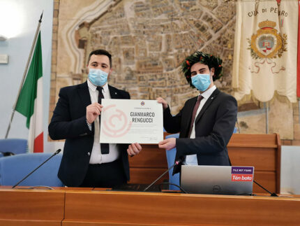 Prima discussione di laurea nella Sala comunale di Pesaro