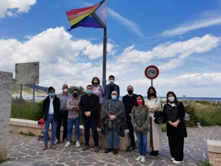 Bandiera anti-discriminazioni a Baia Flaminia