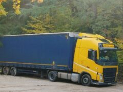 Tir rimasto incastrato a Fossombrone