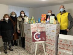 Pacchi alimentari donati al CAV di Pesaro