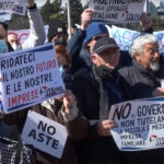 Manifestazione dei balneari davanti alla Regione Marche