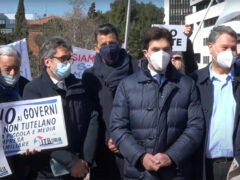 Manifestazione dei balneari davanti alla Regione Marche