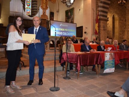 Giorgio Calcagnini riceve il Premio d'onore all'economia