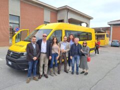 Scuolabus elettrico in servizio a Terre Roveresche