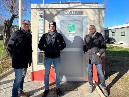 Bagni pubblici inaugurati al porto di Pesaro