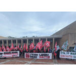 Manifestazione lavoratori sanità privata davanti alla Regione Marche