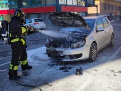 Incendio di un'auto a Pesaro