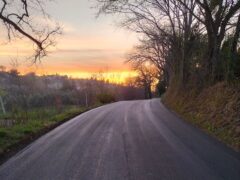 Asfaltatura di via Pieve a Cartoceto