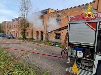 Incendio a Petriano