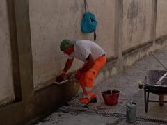 Manutenzione nel cimitero di Rosciano