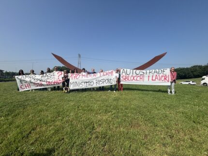 Protesta a Pesaro contro i ritardi delle opere autostradali