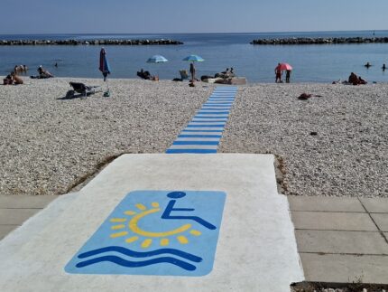 Passerella per disabili sulla spiaggia di Sassonia