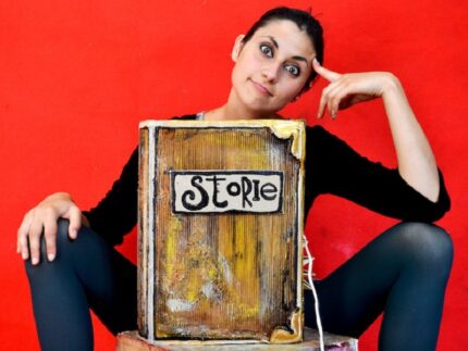 "Storia con le gambe per orecchie in partenza"