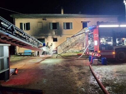 Incendio di un casolare a Montecalvo in Foglia