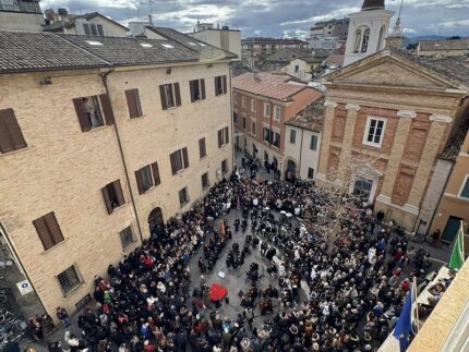 "Tutti cantano Sanremo" a Pesaro