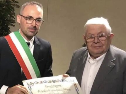 Gastone Bertozzini (a destra) cittadino onorario di Fermignano