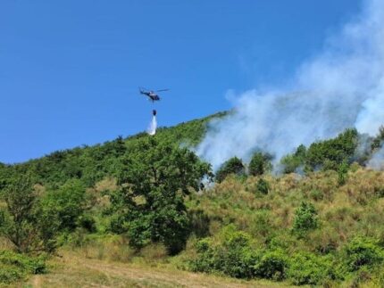 Incendio boschivo nei pressi di Cagli