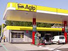 Un distributore di benzina Agip