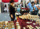 uno stand di prodotti tipici