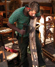 Un artigiano al lavoro