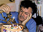 Piero Guidi con una delle sue creazioni
