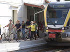 Ciclisti sul treno Merano Malles