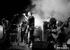 L'esibizione di un gruppo sul palco del Moonlight Festival