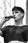 Un artista sul palco del Moonlight Festival