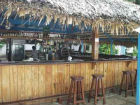 Il bancone di un bar sulla spiaggia