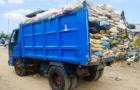 Camion carico di rifiuti industriali
