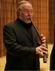Bruce Dickey durante un'esibizione