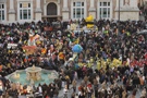 Piazza del Popolo invasa dalle maschere.